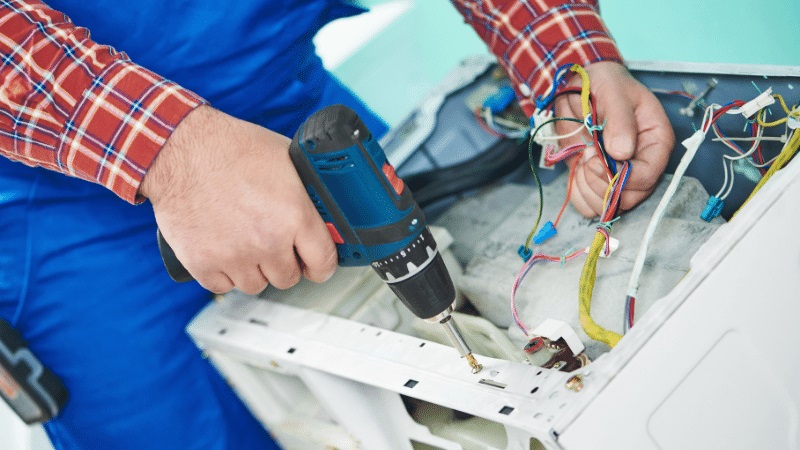 Konak Eminçelik Eminçelik çamaşır makinesi kart tamiri – Su almama arızası orijinal parça ile giderildi. - Teknik servis örneği
